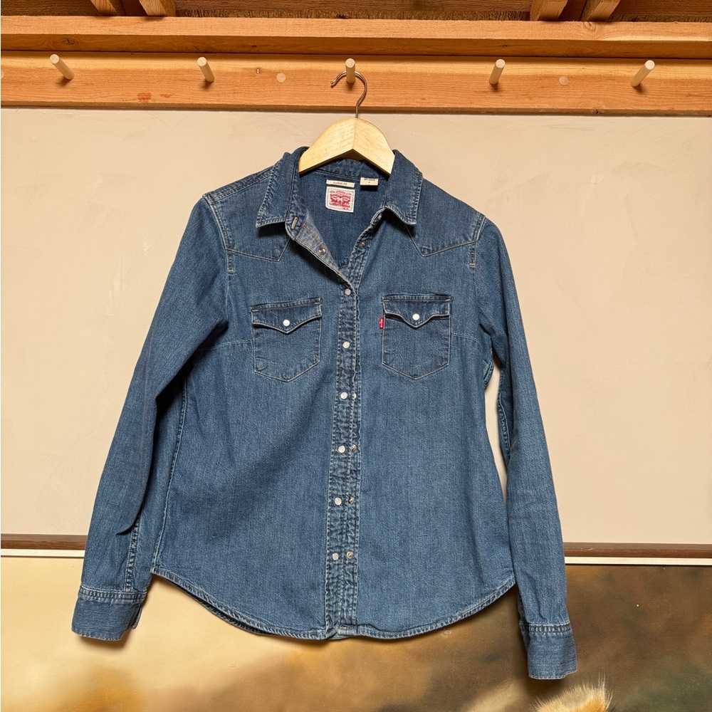 Levi's Classic Fit Denim Pearl Snap, Medium